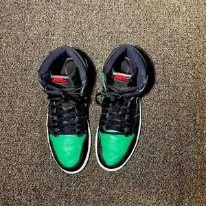 Mens size 13 pine green 2.0 very little wear and tear